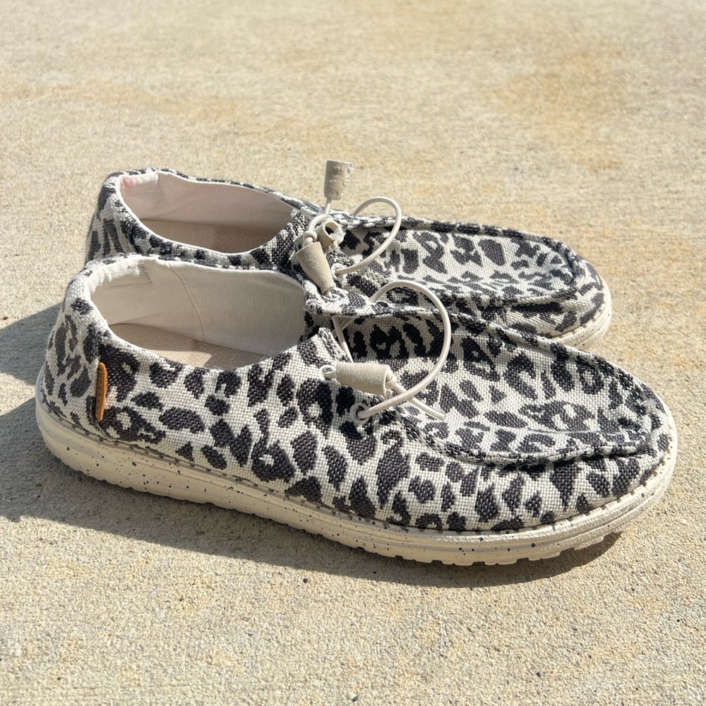 Hey Dude Wendy Woven Women’s Slip On Casual Moccasin Sz 10 Grey Cheetah Print